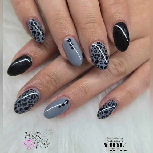 Luxury Gel Polish 44 Dark Grey