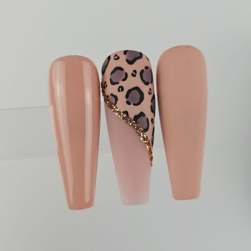 Bild 1 in Galerieansicht laden. Luxury UV Nagellack A11 Mystic Taupe