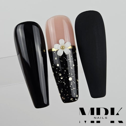 Bild 1 in Galerieansicht laden. Luxury UV Nagellack A06 Black