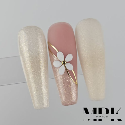 Bild 1 in Galerieansicht laden. Luxury UV Nagellack A18 Crystal Beige